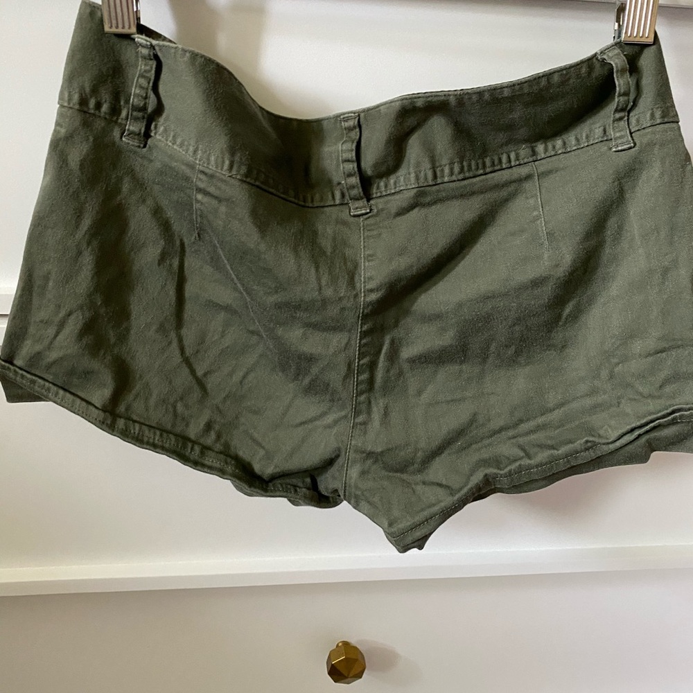 Shorts - Picture 5 of 6